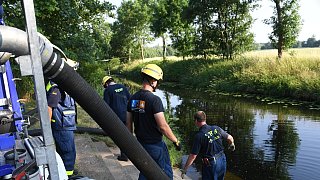 Fischesterben in der Ems: THW pumpt Wasser aus dem Fluss