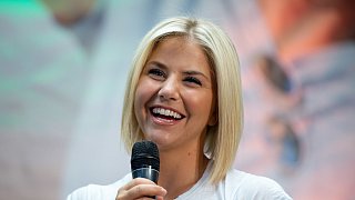 Herford: Autogrammstunde mit Schlagersängerin Beatrice Egli