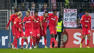 Dortmund und Leipzig weiter - Freiburg rettet sich