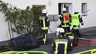 Feuerwehr löscht Wohnungsbrand in Verl