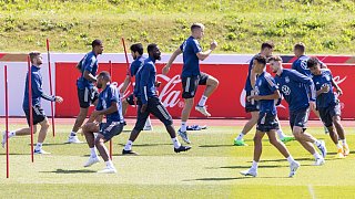 Flick plant weniger Rotation: Mit Neuer gegen Ungarn