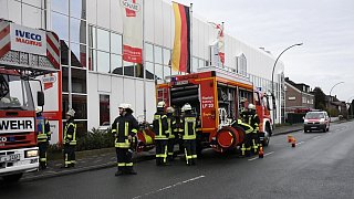 Großeinsatz der Feuerwehr bei der Feinbäckerei Schulte in Mastholte