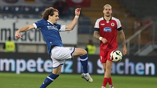 Arminia Bielefeld schlägt Viktoria Köln 2:0.