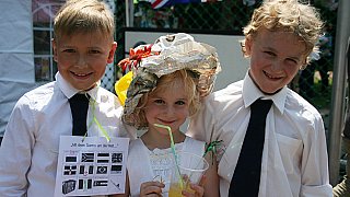 Paul Maar besucht Sommerfest der Grundschule Hiddenhausen