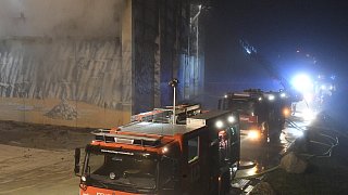 Styropor brennt in einer Gütersloher Lagerhalle