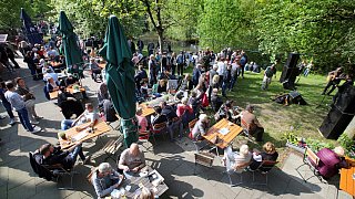 Gütersloh: Gütersloher feiern am 1. Mai - unter den Augen der Polizei