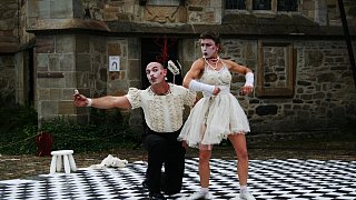 Theater mit Zirkuselementen