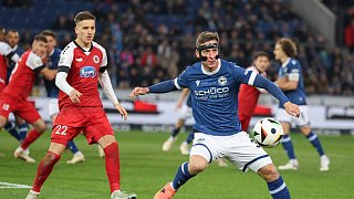 Arminia Bielefeld schlägt Viktoria Köln 2:0.