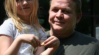 Paul Maar besucht Sommerfest der Grundschule Hiddenhausen