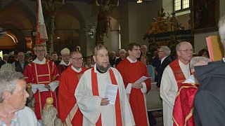 Höxter: Wetterbedingter Umzug für das Vitusfest in Corvey