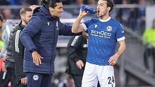 Arminia Bielefeld schlägt Wehen Wiesbaden 4:2.