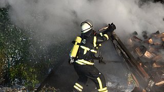 Feuerwehr löscht Großbrand in Steinhagen