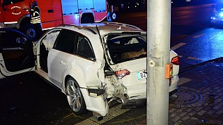 Schwerer Unfall auf der Kreuzung Berliner Straße/ Am Postdamm in Gütersloh