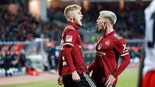 Darmstadt und St. Pauli oben - Schalke und HSV patzen