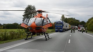 Lastwagen auf der B61 in Rheda-Wiedenbrück verunfallt