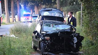 Autofahrerin wird bei Unfall eingeklemmt