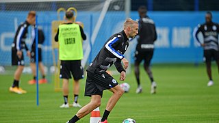 Das erste Arminia-Training mit Neuzugang Mike van der Hoorn