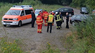 Feuerwehr und DLRG suchen an Baggersee nach Mann