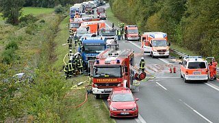 Lastwagen auf der B61 in Rheda-Wiedenbrück verunfallt
