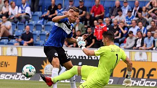 Arminia Bielefeld besiegt Regensburg mit 2:1