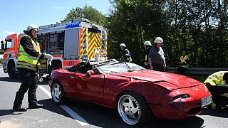 Sportwagen überschlägt sich auf der A2 bei Gütersloh