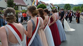 In Willebadessen werden die beiden Königspaare mit viel Beifall gefeiert.