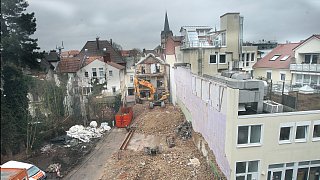 Herford: Abrissbagger erreicht von hinten die Bäckerstraße