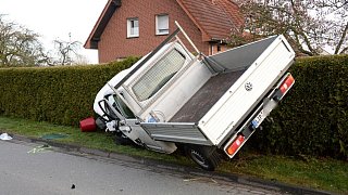 Schloß Holte-Stukenbrock: Zwei Schwerverletzte bei Frontalzusammenstoß