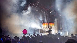 Horrorparty im Ringlokschuppen: Clowns, Untote und Dämonen feiern bis spät in die Nacht.