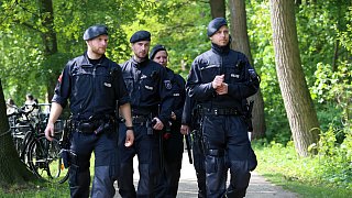 Gütersloh: Gütersloher feiern am 1. Mai - unter den Augen der Polizei