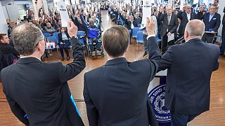 Arminia: Präsidium wieder gewählt und Stadionverkauf zugestimmt