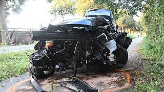 Autofahrerin wird bei Unfall eingeklemmt