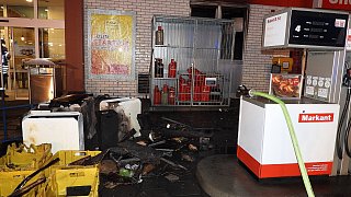 Brand in Gebäude einer Tankstelle