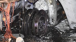 Feuerwehr löscht brennenden Transporter in Wiedenbrück