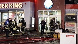 Brand in Gebäude einer Tankstelle