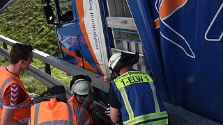 Lkw-Unfall blockiert A33 bei Steinhagen