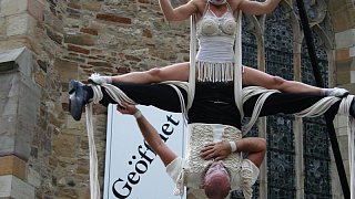 Theater mit Zirkuselementen