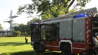 Verl: Großflächen-Rasenmäher gerät in Brand