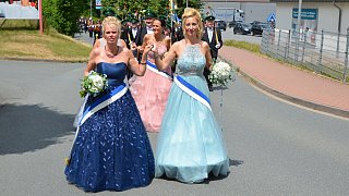 In Willebadessen werden die beiden Königspaare mit viel Beifall gefeiert.
