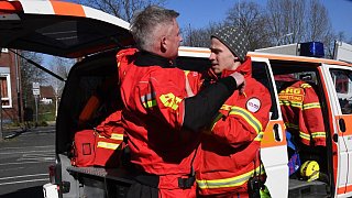 Mehr als 100 Einsatzkräfte suchen Vermissten 84-Jährigen