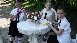 Paul Maar besucht Sommerfest der Grundschule Hiddenhausen