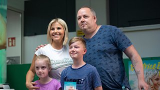 Herford: Autogrammstunde mit Schlagersängerin Beatrice Egli