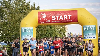 Hunderte starten beim 32. Bielefelder Feuerwehrlauf in Sieker