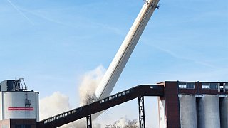 Gütersloher Abrissunternehmer Hagedorn sprengt Kraftwerk Knepper im Ruhrgebiet