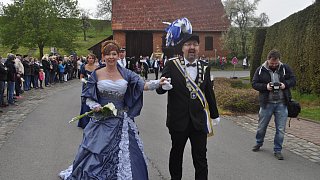 Warburg: Die Warburger Schützen und Regenten feiern beim Stadtschützenfest in Calenberg ihr Stadtschützenkönigspaar Rainer und Bärbel Schnückel