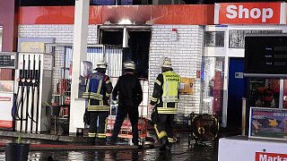 Brand in Gebäude einer Tankstelle