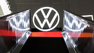 VW navigiert auf Sicht durch Krisen - Preise könnten steigen