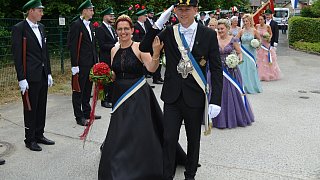 In Willebadessen werden die beiden Königspaare mit viel Beifall gefeiert.