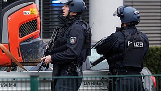 Polizei-Großeinsatz nach Schüssen vorm Bielefelder Landgericht