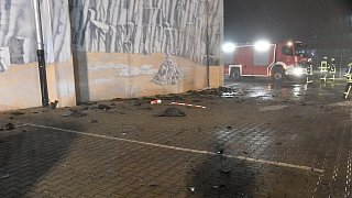 Styropor brennt in einer Gütersloher Lagerhalle